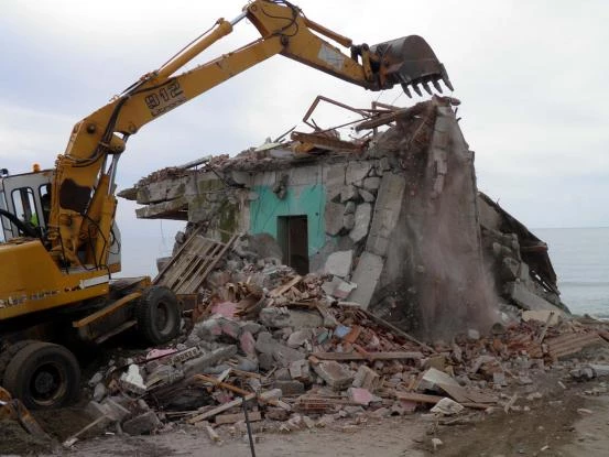 Με Πράξη Νομοθετικού Περιεχομένου οι κατεδαφίσεις «εξπρές»